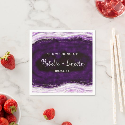 Serviette En Papier Amethyst Purple & Silver Geode Mariage Monogramme (En situation)
