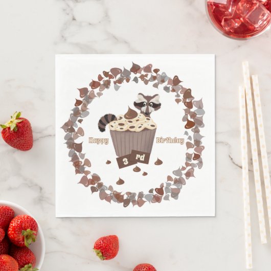 Serviette En Papier Anniversaire de la Cupcake raccoon à sourdine mono (En situation)
