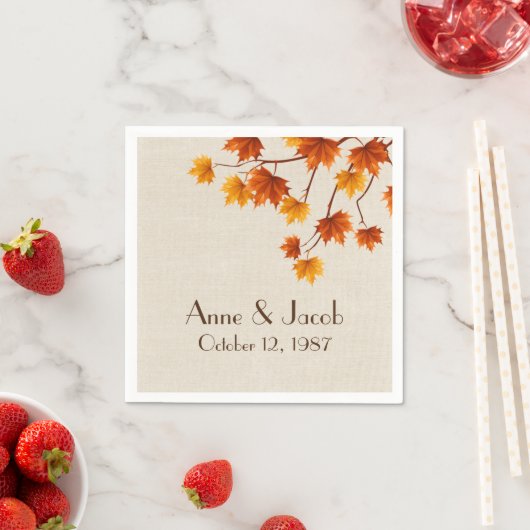 Serviette En Papier Anniversaire Feuilles d'automne sur Burlap (En situation)