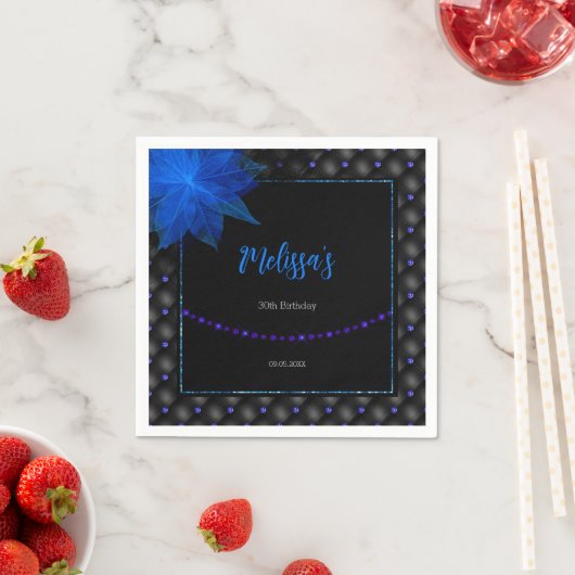 Serviette En Papier Anniversaire noir et bleu élégant (En situation)