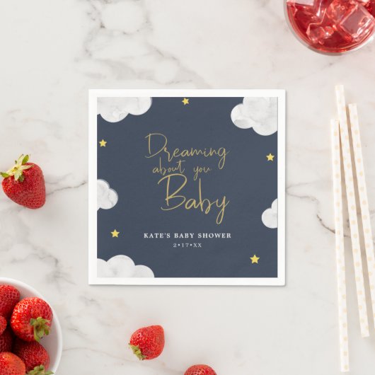 Serviette En Papier Aquarelle bleu foncé Nuages Baby shower garçon (En situation)