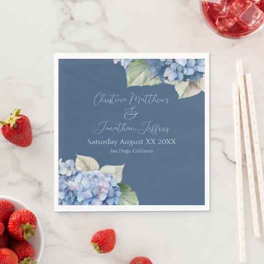 Serviette En Papier Aquarelle bleu romantique Hydrangea Fleurs sur Mar (En situation)