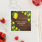 Serviette En Papier Aquarelle de citron jaune Couple Mariage Bois rust (En situation)