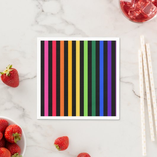Serviette En Papier Arc-en-ciel et rayures noires (En situation)