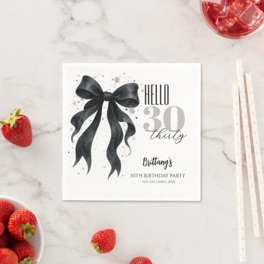 Serviette En Papier Arc noir Moderne 30e Anniversaire (En situation)