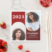 Serviette En Papier Arch Red Burgundy Deux diplômes photo (En situation)