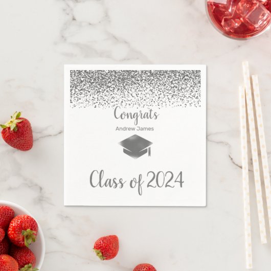 Serviette En Papier argent confetti 2023 graduation - Félicitations (En situation)