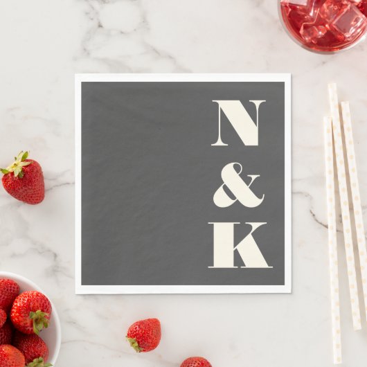 Serviette En Papier Audacieux Monogramme moderne Initiales Mariage noi (En situation)