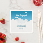 Serviette En Papier Avion en papier dans le ciel de la fête du départ (En situation)