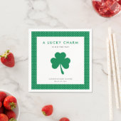 Serviette En Papier Baby shower de charme Lucky Shamrock irlandais (En situation)