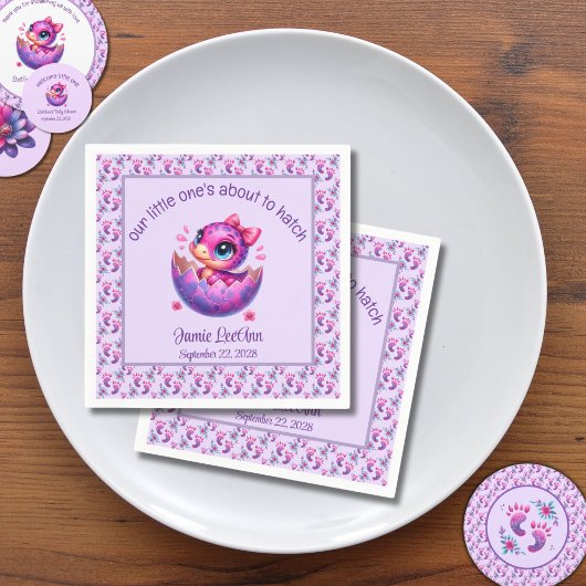 Serviette En Papier baby shower Dinosaure violet "Hatching Bientôt"