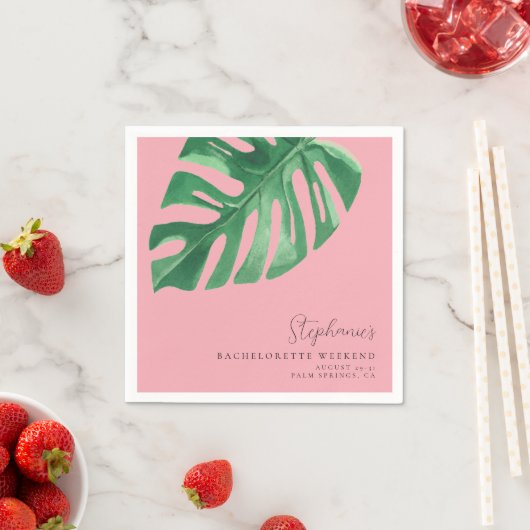 Serviette En Papier Bachelorette vert et rose Tropical Monstera (En situation)
