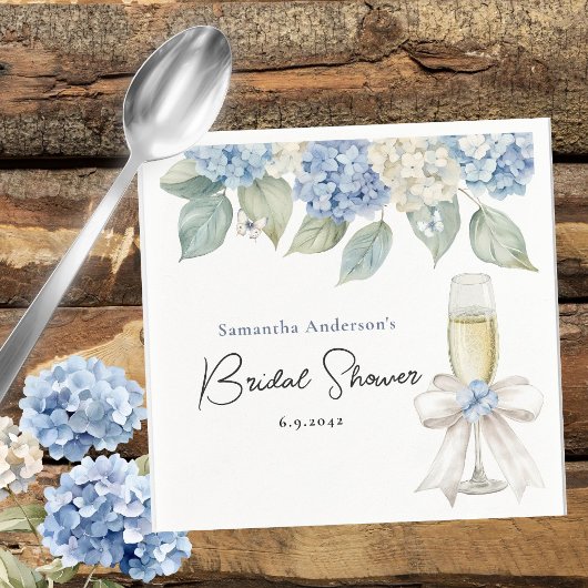 Serviette En Papier Baigne de champagne et hydrangeas bleus pour une b