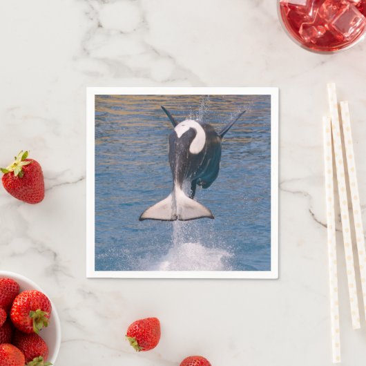 Serviette En Papier Baleine tueuse sautant hors de l'eau (En situation)