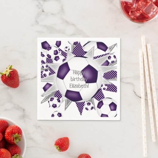 Serviette En Papier Ballons de football violet étoiles anniversaire ou (En situation)
