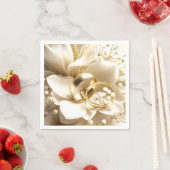 Serviette En Papier Bandes de Mariages d'or sur une fleur de Magnolia (En situation)