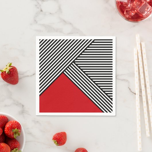 Serviette En Papier Bandes noires et blanches avec triangle rouge (En situation)