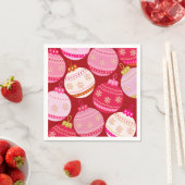 Serviette En Papier Baubles De Noël Rose Et Rouge (En situation)