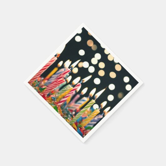 Serviette En Papier Beaucoup de bougies d'anniversaire sur un gâteau (Coin)
