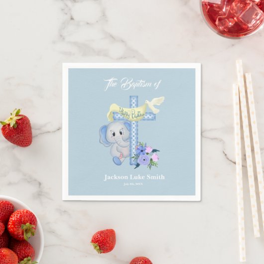 Serviette En Papier Bébé éléphant avec croix et colombe Baptême (En situation)
