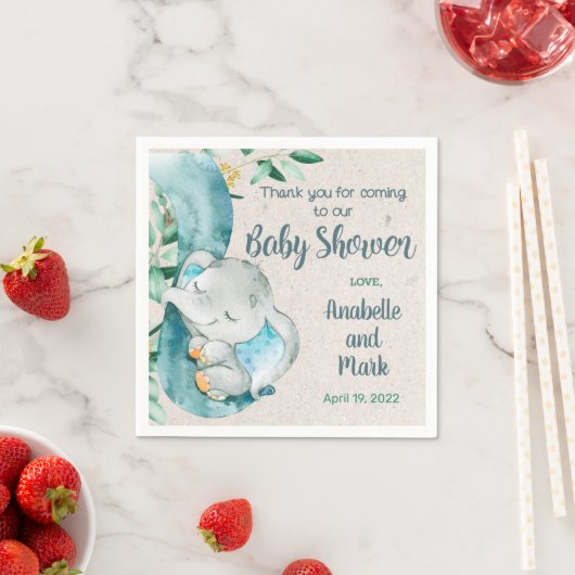 Serviette En Papier Bébé sur le coffre à éléphant garçon serviettes de (En situation)