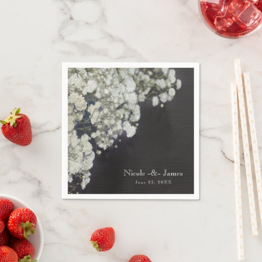 Serviette En Papier Bébé's Breath Floral & Dark Rustic Wood Party (En situation)