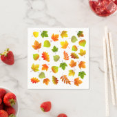 Serviette En Papier Belles feuilles d'automne sur fond blanc (En situation)