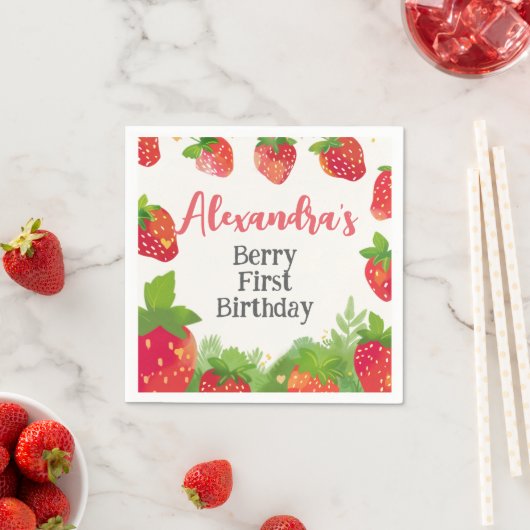 Serviette En Papier Berry First Birthday Girls Strawberry Personnalisé (En situation)