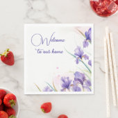 Serviette En Papier Bienvenue Bordure Iris Violet (En situation)