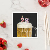 Serviette En Papier Bière du 28e anniversaire en noir (En situation)