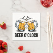 Serviette En Papier Bière O'Clock - Il est temps de célébrer avec un C (En situation)