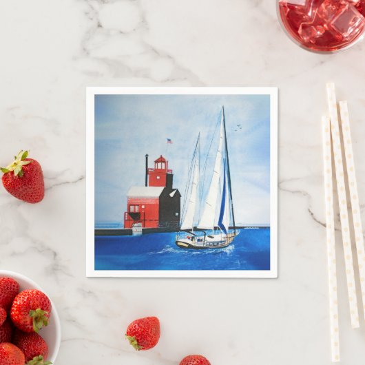 Serviette En Papier Big Red Michigan Lighthouse and Sailboat (En situation)