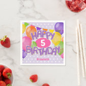 Serviette En Papier biscuits d'anniversaire violet heureux avec ballon (En situation)