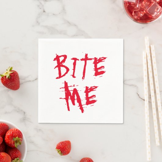 Serviette En Papier Bite me rouge sang typographie drôle fête d'Hallow (En situation)