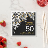 Serviette En Papier Black and Gold 50th Birthday Party (En situation)