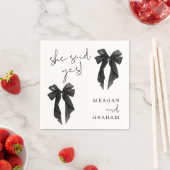 Serviette En Papier Black Bow She Said Yes Napkin (En situation)