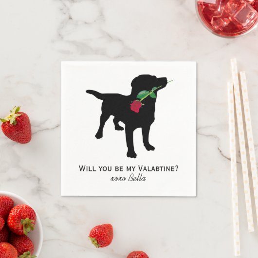 Serviette En Papier Black Lab Valentine Chien tenant Red Rose (En situation)