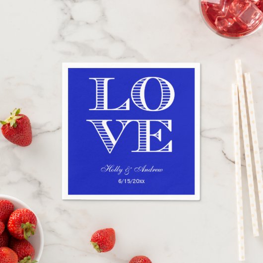 Serviette En Papier Bleu royal, Napkins AMOUR blanc (En situation)