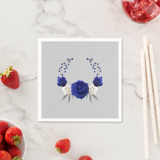 Serviette En Papier bleu royal rose blanc fleurs gris mariage (En situation)