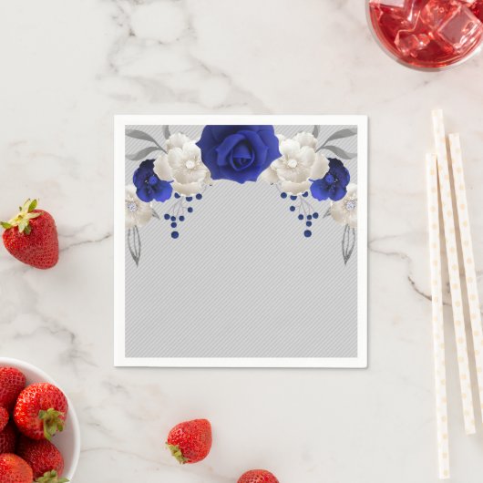 Serviette En Papier bleu royal rose blanc fleurs gris mariage (En situation)