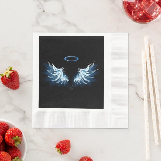 Serviette En Papier Blue Glowing Angel Wings on black background (En situation)