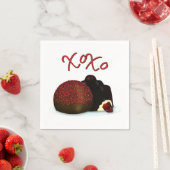 Serviette En Papier Bonbon Valentin XOXO et chocolat noir (En situation)
