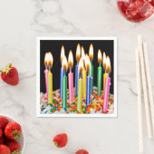 Serviette En Papier Bougies D'Anniversaire Sur Gâteau (En situation)