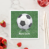 Serviette En Papier Boule de football sur herbe verte (En situation)