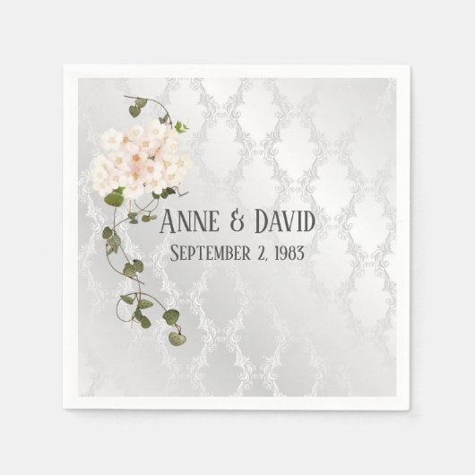 Serviette En Papier Bouquet d'hydrangée nuptiale sur satin blanc (Devant)