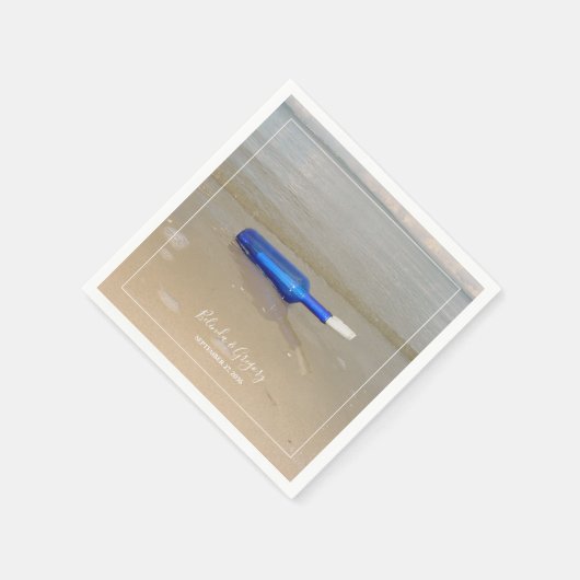 Serviette En Papier Bouteille Sur Mariage De Sable De Plage (Coin)