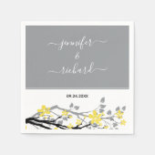 Serviette En Papier Branche gris avec fleurs jaunes, noms mariage (Devant)
