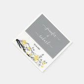 Serviette En Papier Branche gris avec fleurs jaunes, noms mariage (Coin)