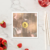 Serviette En Papier Broche et cuivre bronze Chic moderne Monogramme or (En situation)