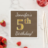Serviette En Papier Brown, Faux Gold 5e anniversaire + Nom personnalis (En situation)